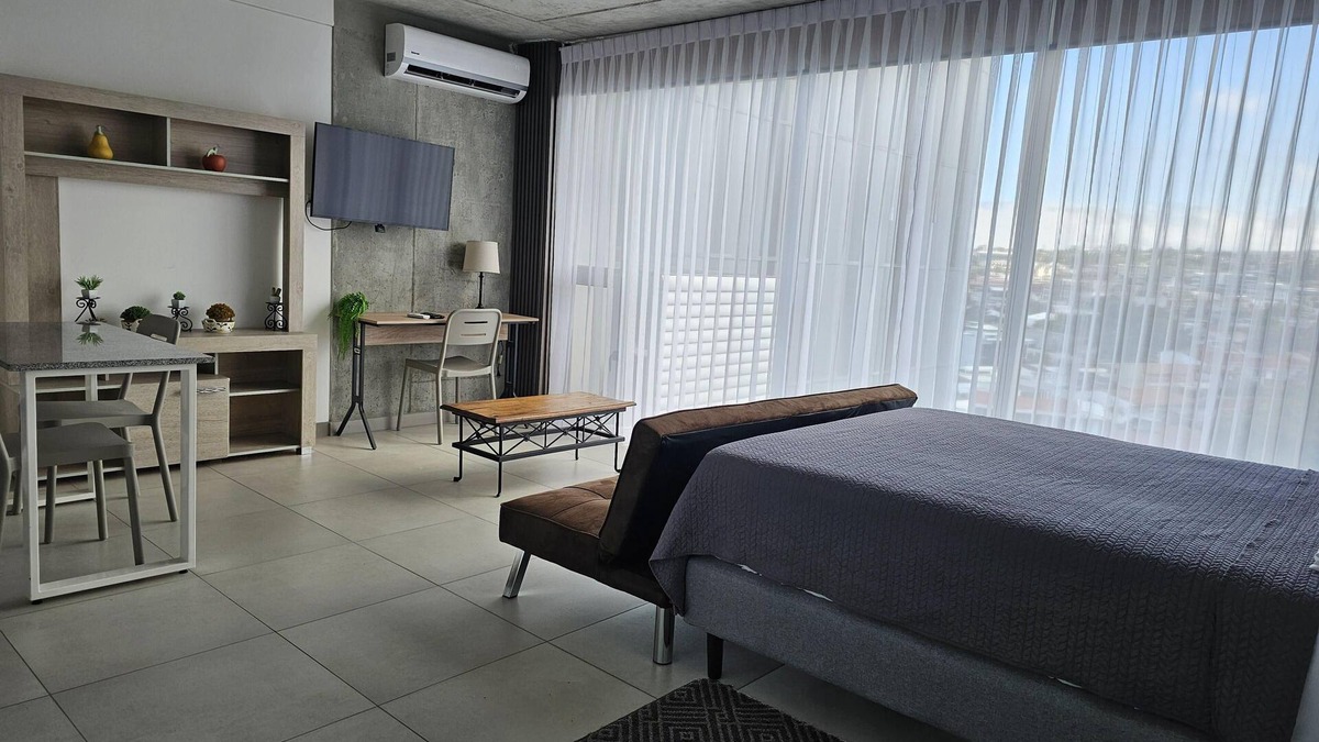 Curridabat Apartment | Urban Breeze iFreses, 10th floor! AC, TV and Pool