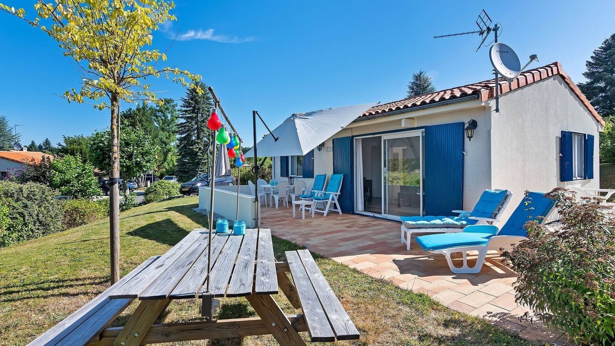 Ecuras House | Urban Bungalow in Écuras with Swimming Pool