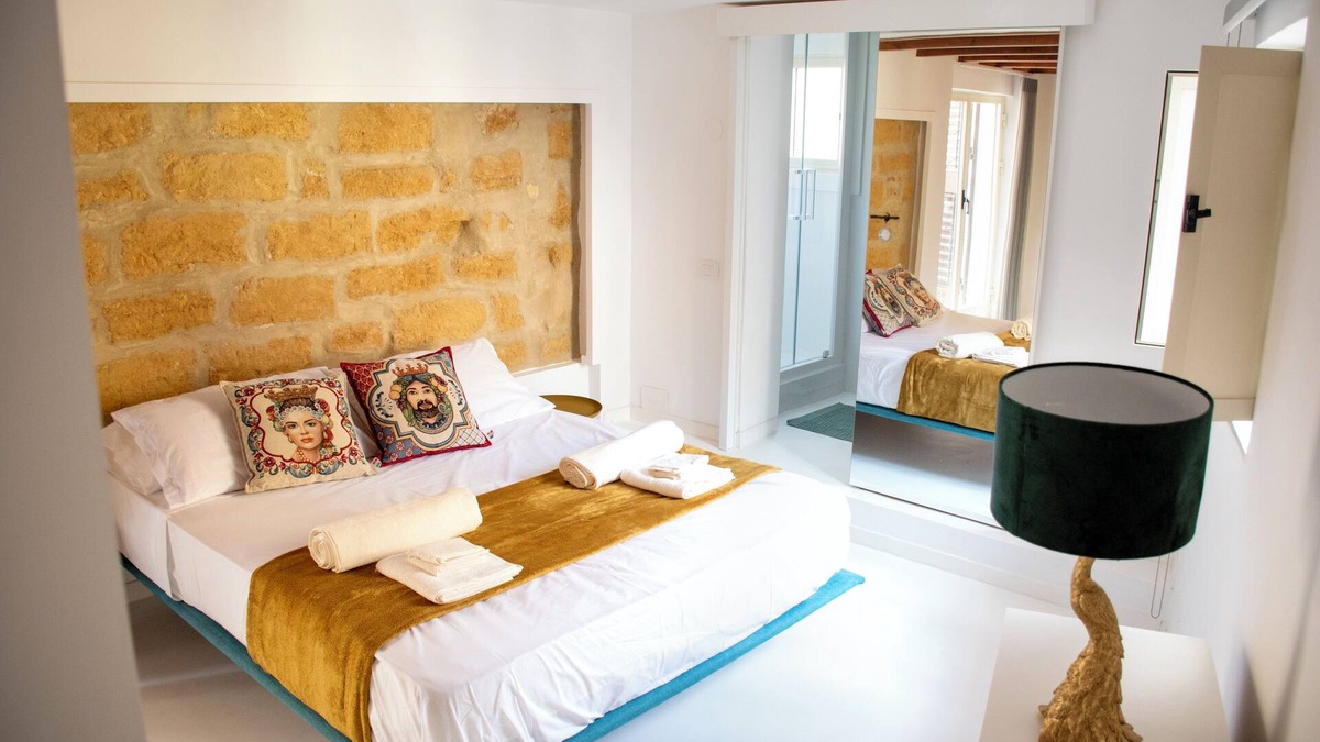 Agrigento Apartment | Urban Chic Apartment offers all the comforts in the center of Agrigento.