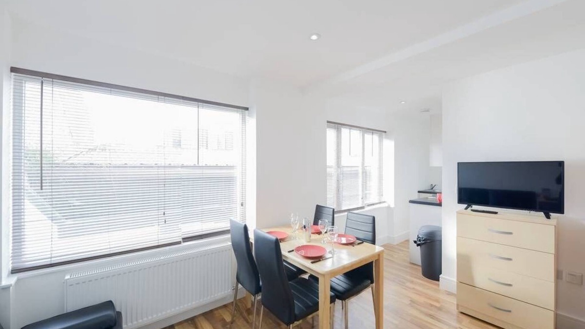 South Bermondsey Apartment | "Urban Chic in Bermondsey: Modern Gem, Studio Apartment in SE1's Heart!"
