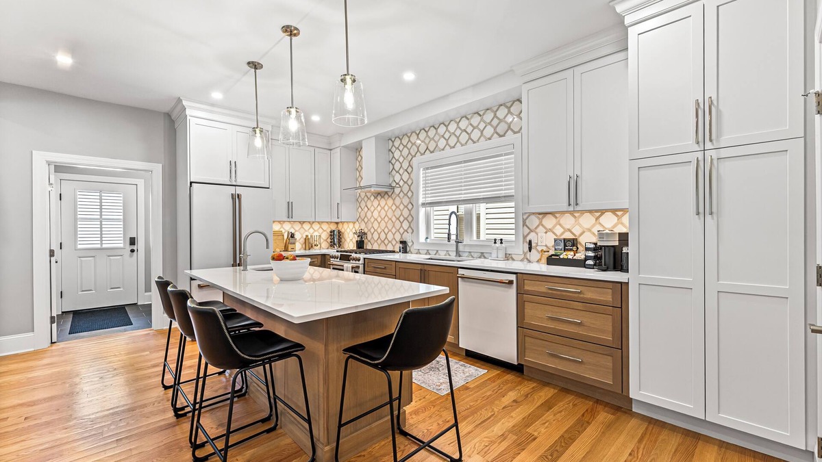Winter Hill House | Urban comfort, modern and Fun!