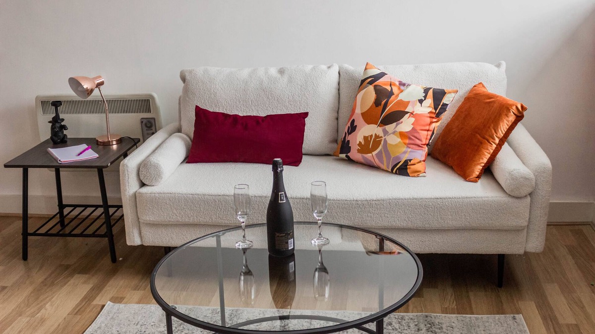 St. Thomas Apartment | Urban Comfort: Stylish 2-Bed Apartment