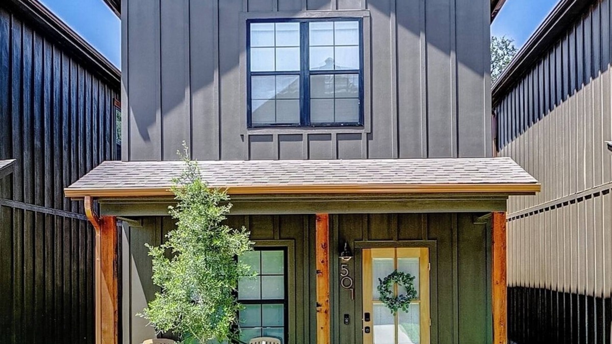 Downtown House | Urban Cottage: Downtown Bryan near Texas A&M!