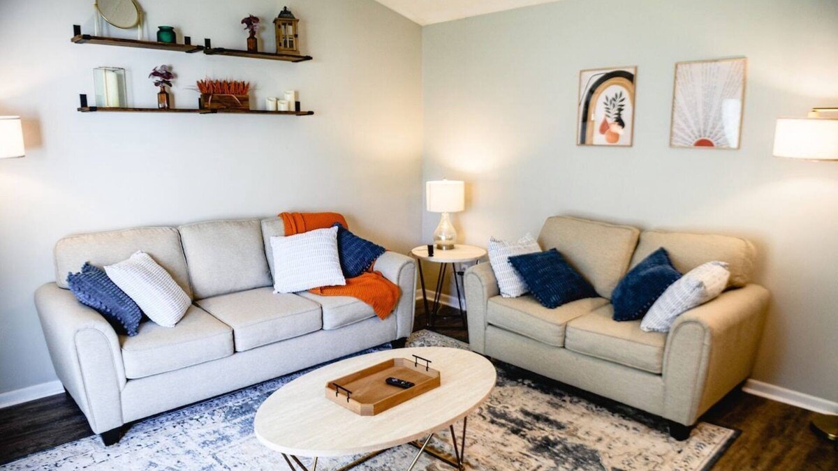 Huntington House | Urban Cottage:Homey & Convenient