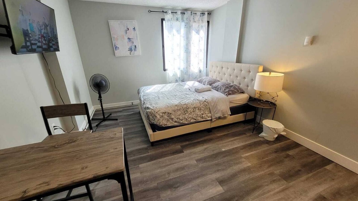 Downtown Calgary Apartment | Urban Dream: Your Downtown Escape