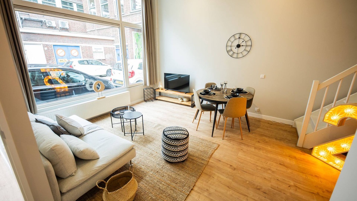 Stadsdriehoek Apartment | Urban Elegance 3BDR Apartment BSH