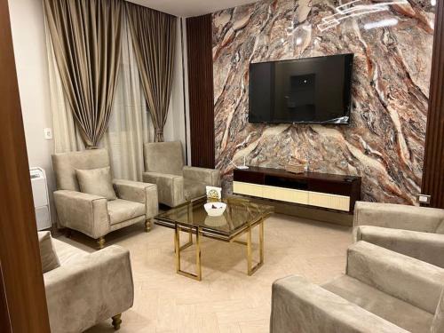Al-Basatin Apartment | Urban Elegance @ Maadino6