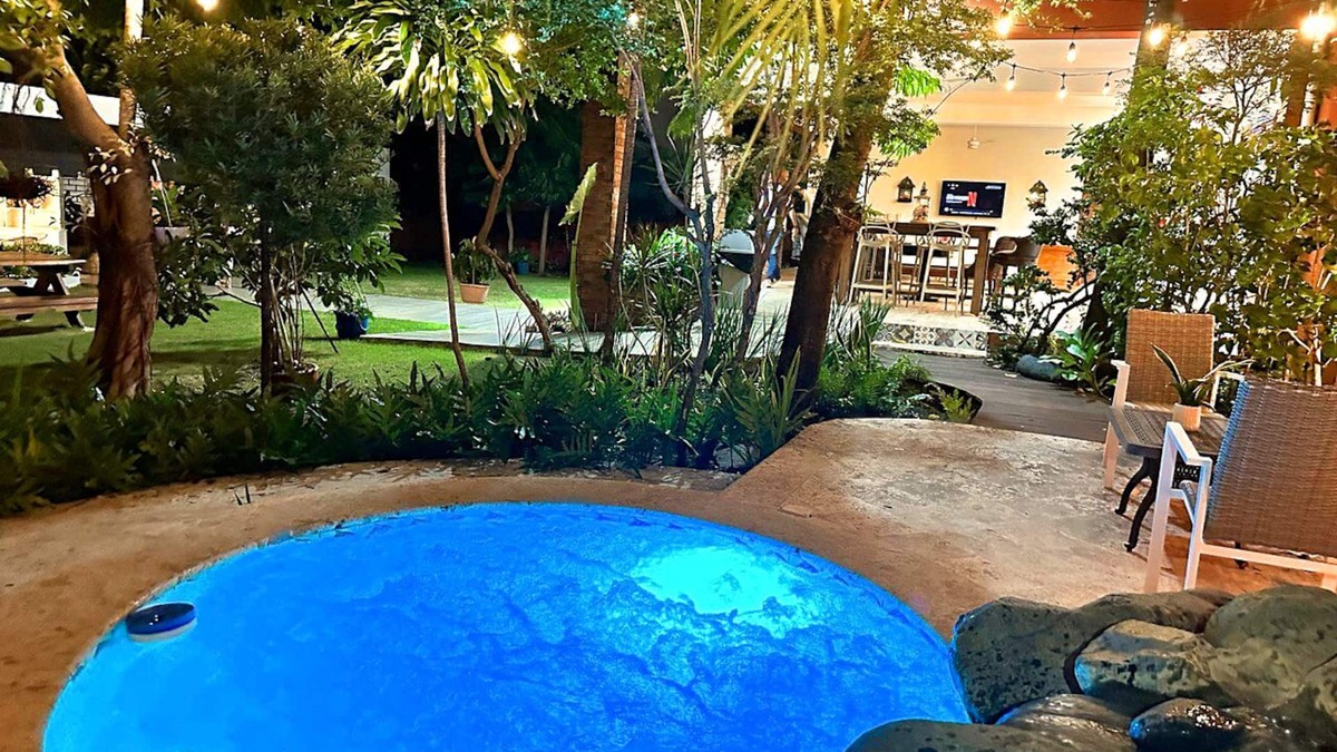 Honduras House | Urban Escape El Patio: Private Home, 4 BedRooms, Jacuzzi @Bella Vista