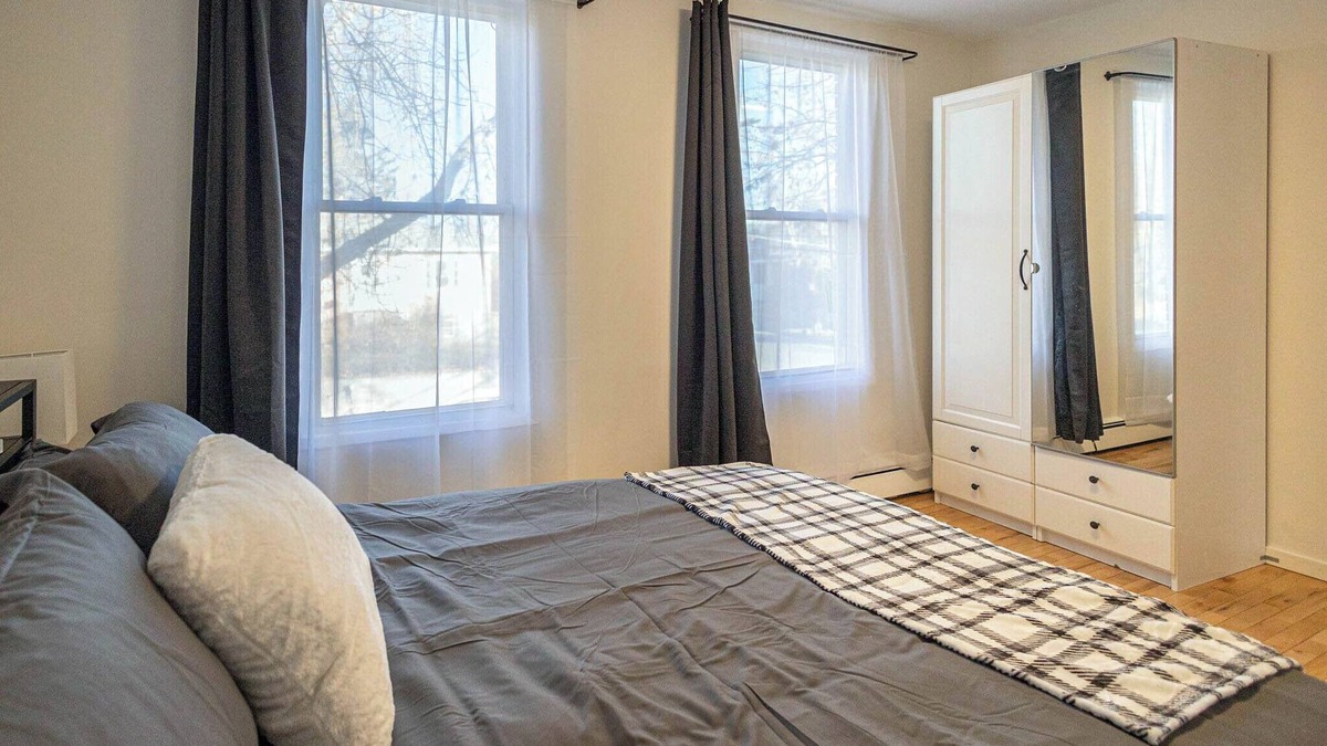 Southeast Calgary Apartment | Urban Escape in Ramsay By Calgary Stampede, Inglewood, Bow River