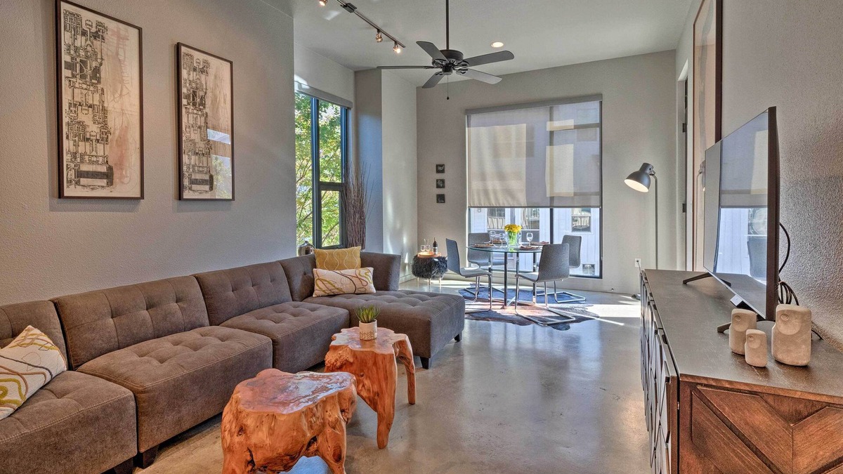 South Lamar Condo | Urban Escape in SoLA w/Private Patio!