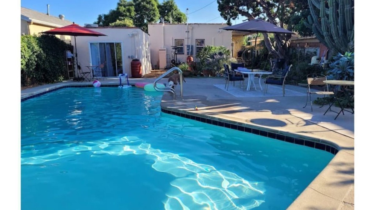 North Long Beach House | Urban Farm House +Hot Tub+Pool
