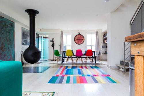 Surry Hills House | Urban Farmhouse Flair - Surry Hills Terrace Serenity