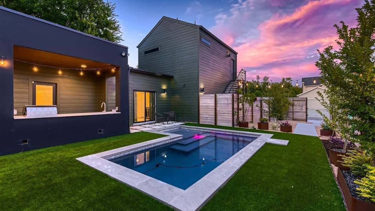Georgetown House | Urban Farmhouse. New, Heated pool, Walk to Square