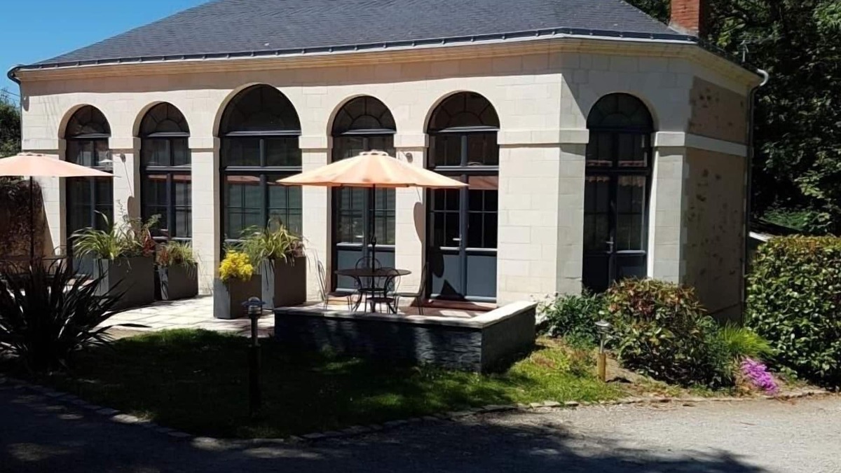 Saint-Sebastien-sur-Loire Cottage | Urban Retreat: Charming Gîte with Private Terrace, Nearby Nantes, Parking, and Bikes Available