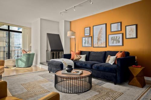 LoDo House | Urban Gallery Loft - King Bed - Larimer Square
