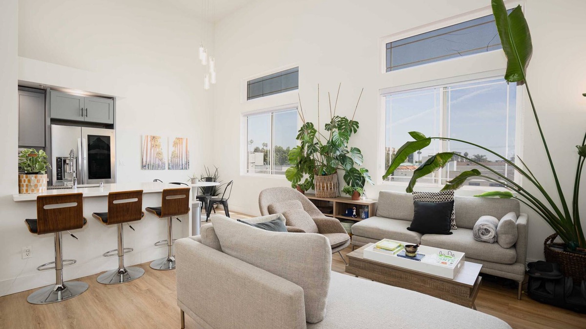 Pico-Union Condo | Urban Garden Oasis in Koreatown - High Ceilings, Modern Amenities, Live Plants