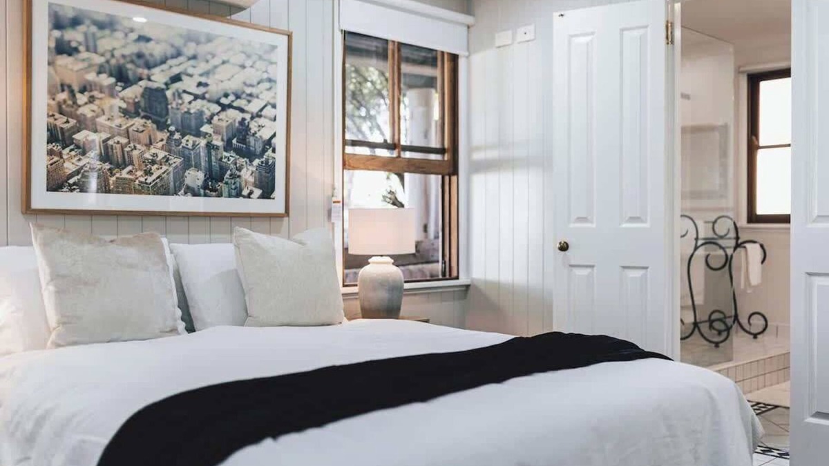 Eastern Heights House | Urban Getaway Colonial 2 bed Apartment Ipswich