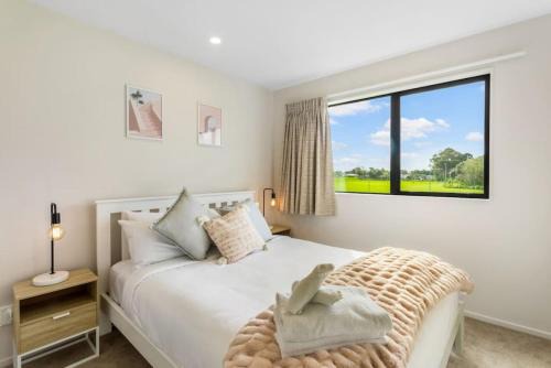 Otahuhu Apartment | Urban Glow Townhouse with parking