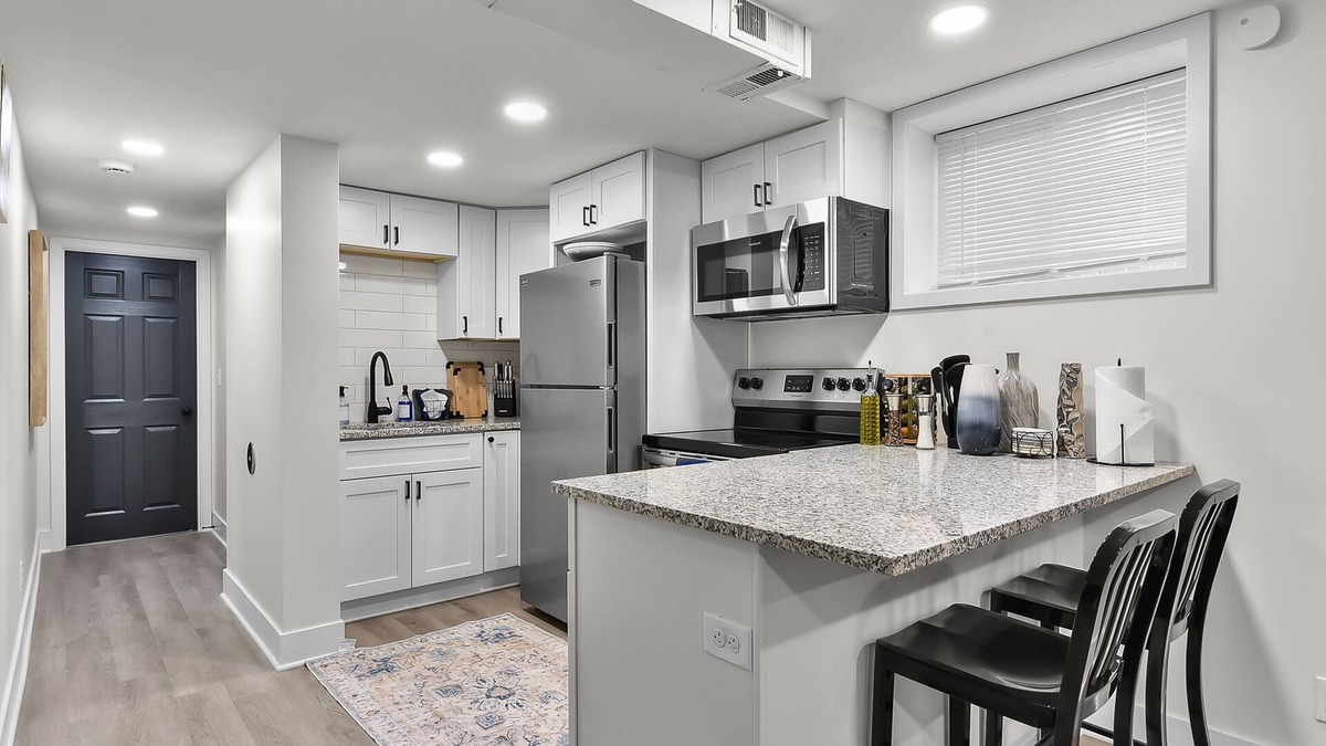 Midtown Crossing Apartment | Urban Hideaway: Cozy Contemporary Studio Apt 3