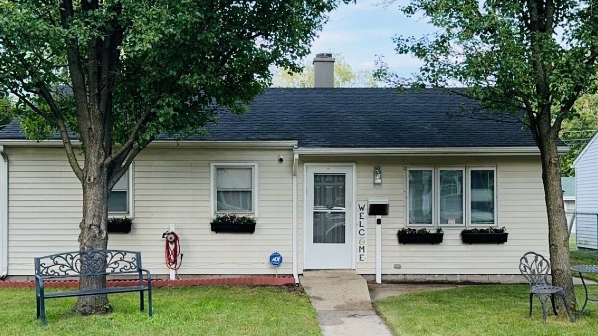 Hammond House | Urban Home near 80/94