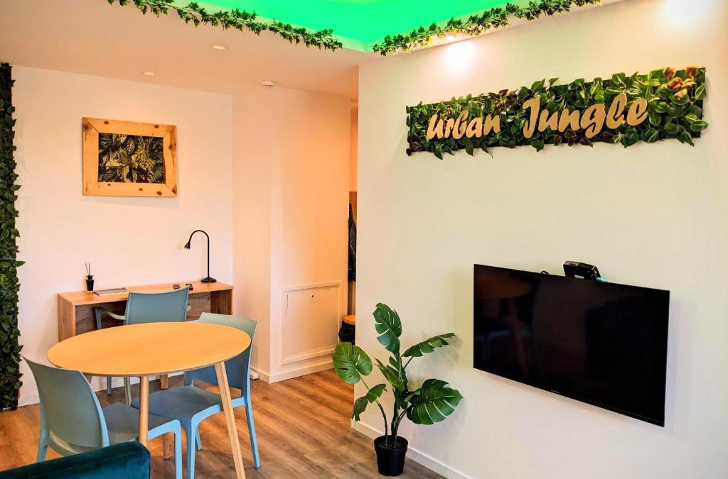 Centre Deux Apartment | Urban Jungle 42