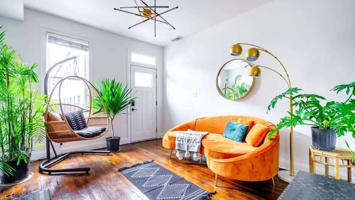 Italian Village House | Urban Jungle - Prime Location –Parking Free - Pets