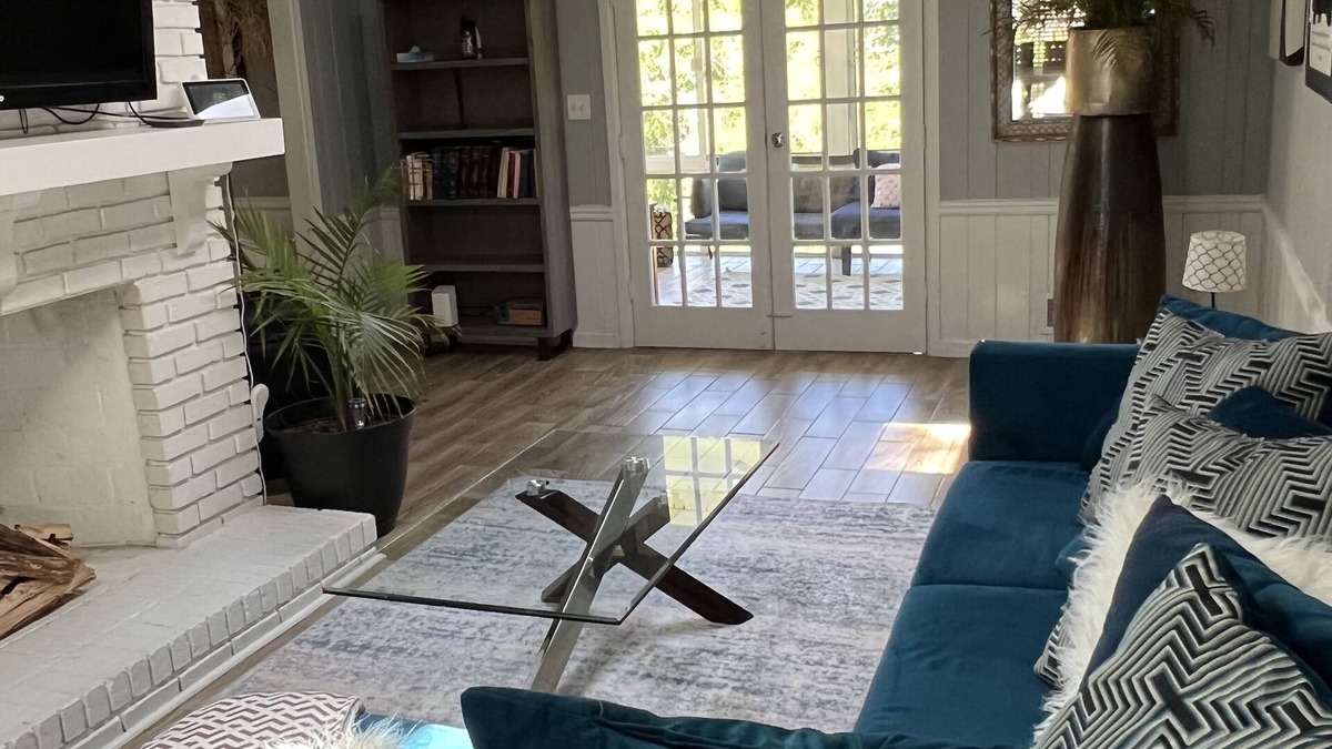 Clarkdale Bed & Breakfast | Urban Lake House