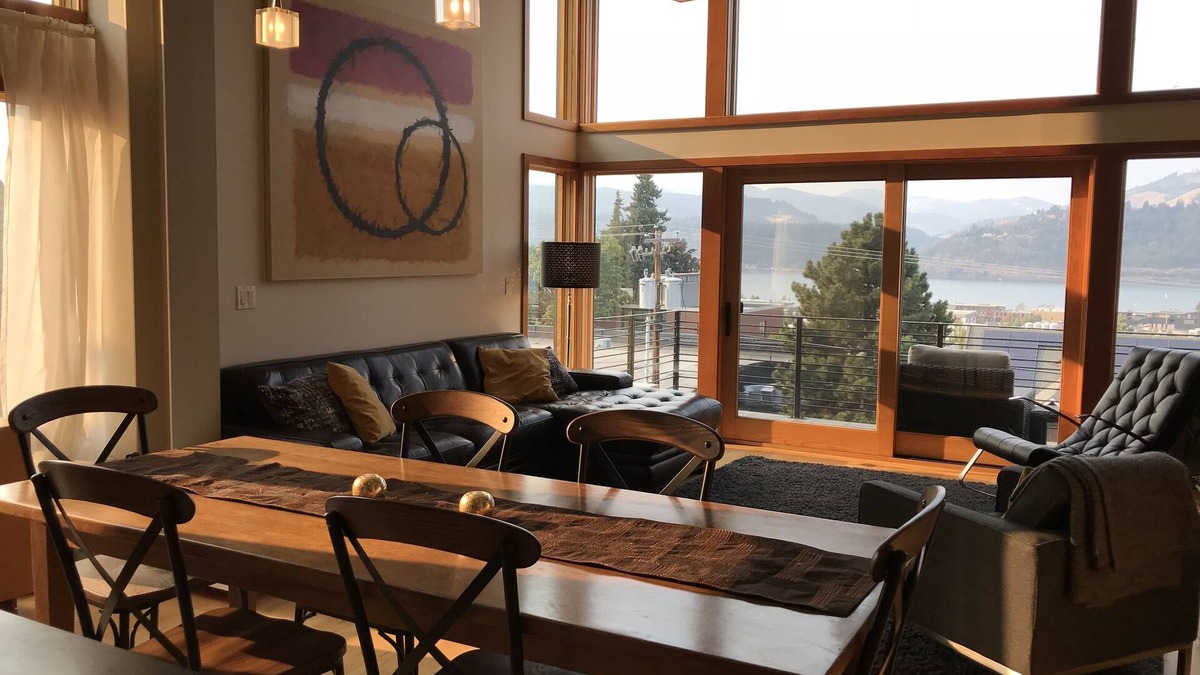 Hood River House | Urban Loft - Downtown luxury loft