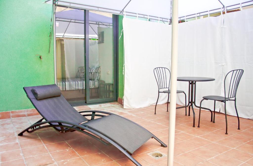 Vic - Remei Apartment | Urban Manesa city center apartment with private patio