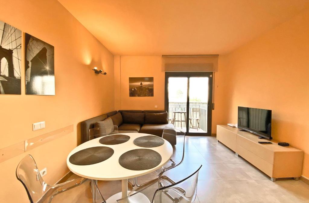 Vic - Remei Apartment | Urban Manresa-City center apartment with balcony