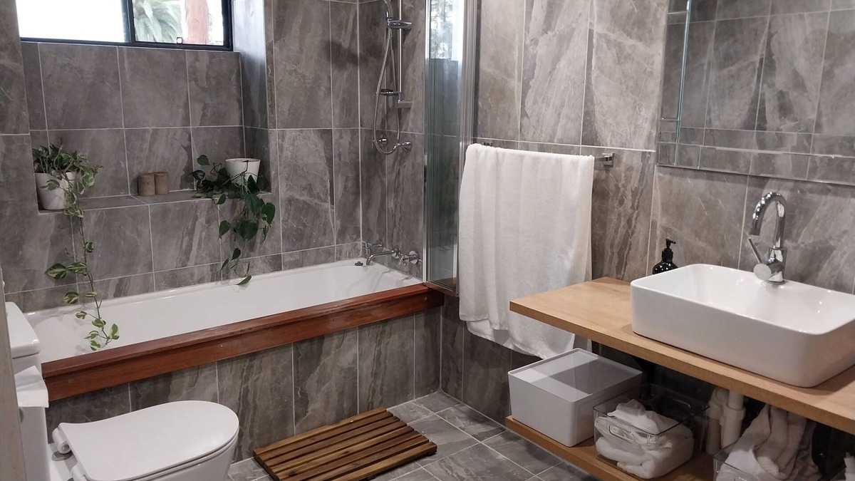 Central Coast Apartment | Urban Mini-Farm 2bm, 1 bath, kitchen, laundry, and dining.