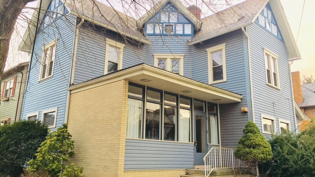 Butler Apartment | Urban Nest. Luxe Loft Downtown Butler. Walk to dining and Shopping.