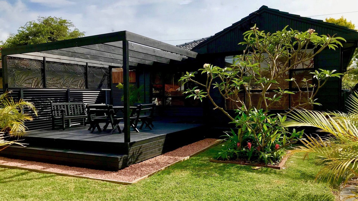 Wallsend House | Urban Oasis... Close to Hospitals & University.