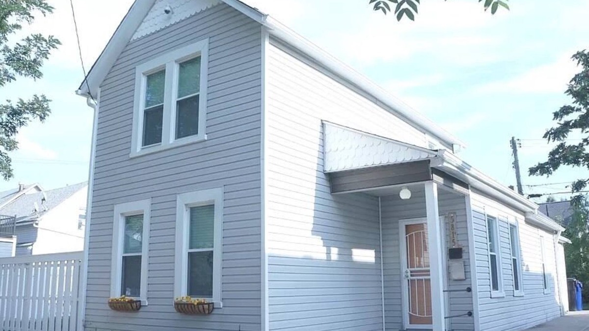 Detroit - Shoreway House | Urban Oasis- Centrally located- Walkable to Beach
