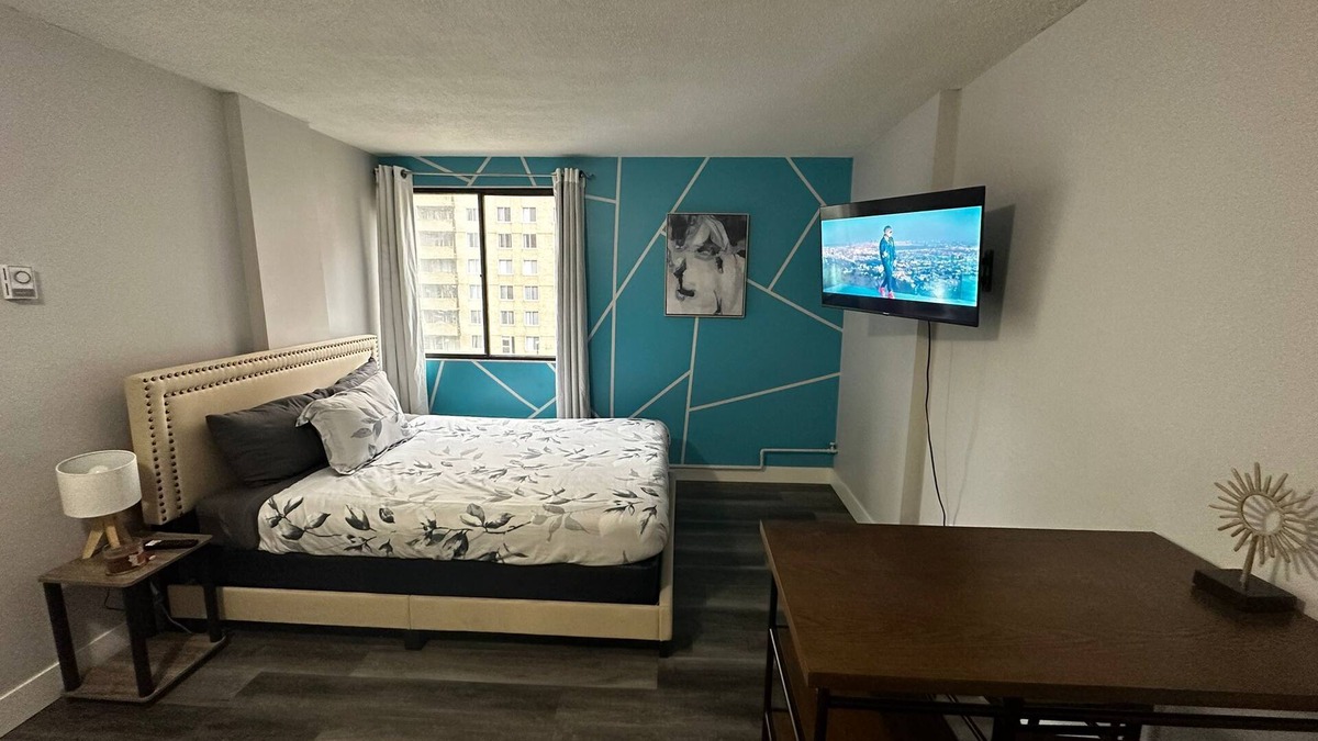 Eau Claire Apartment | Urban Oasis: Chic Studio in Downtown Calgary