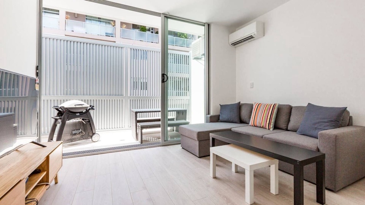 Kings Cross Apartment | Urban Oasis Custom Made for Cosmopolitan Living