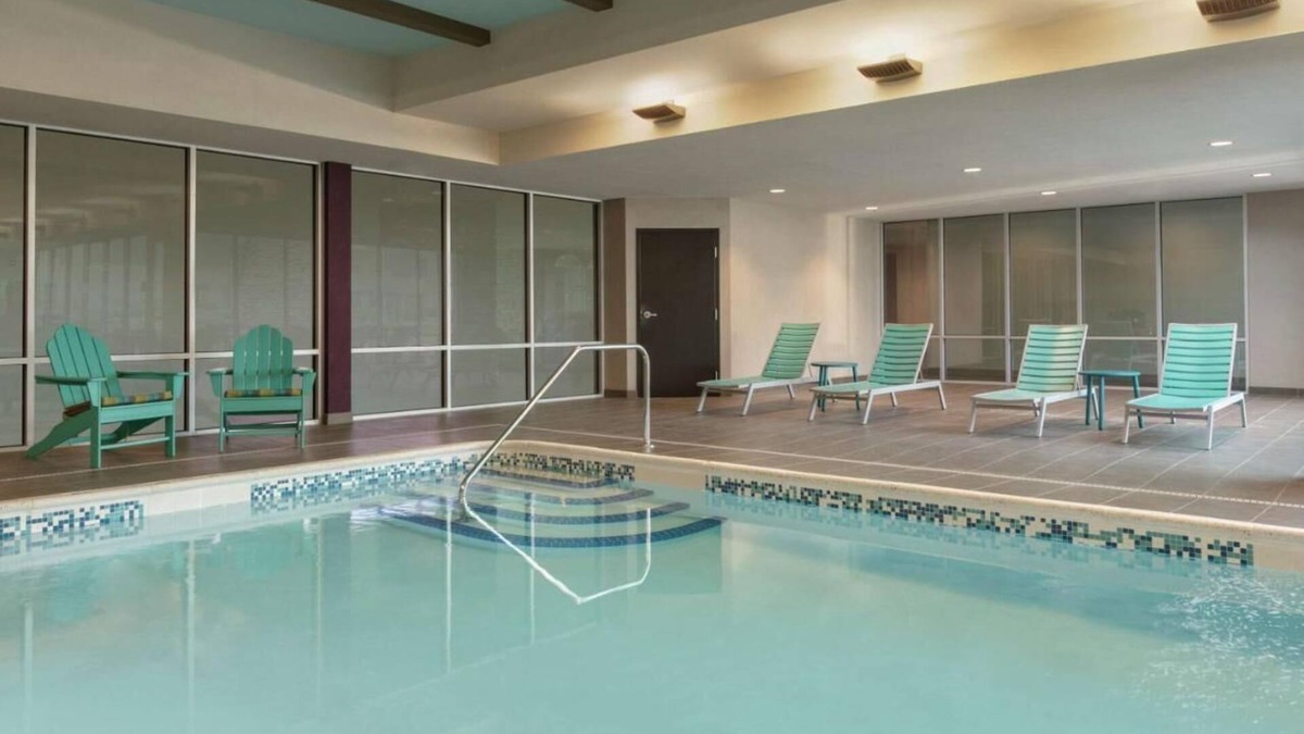 Williamsville Hotel | Urban Oasis! FREE Breakfast and Parking, Pets Allowed, Onsite Pool!