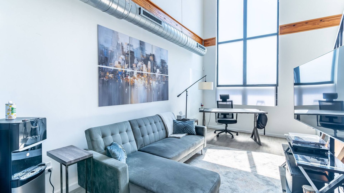 East Passyunk Crossing House | Urban Oasis in Philly! Quiet Private Rooftop, 2 workspaces, GARAGE AT REQUEST