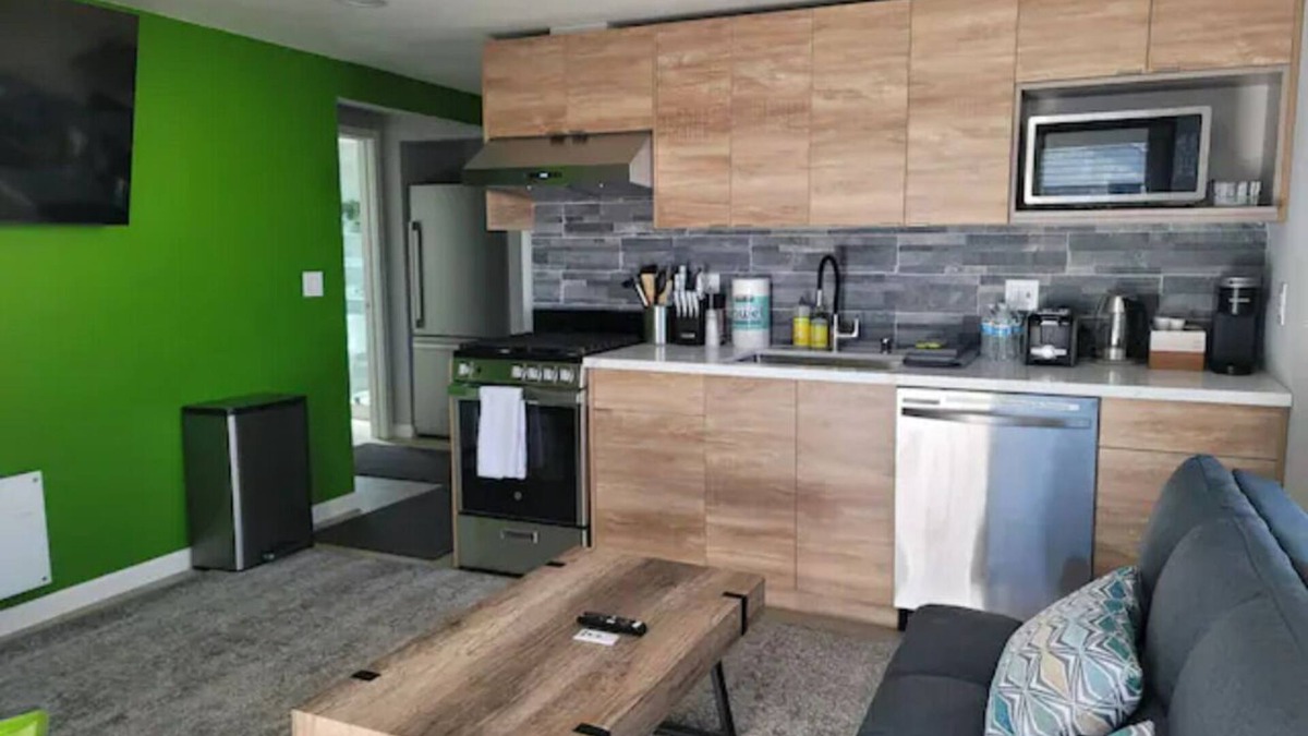 Hayward Apartment | Urban Oasis to Love, Near SF, Free Parking Onsite
