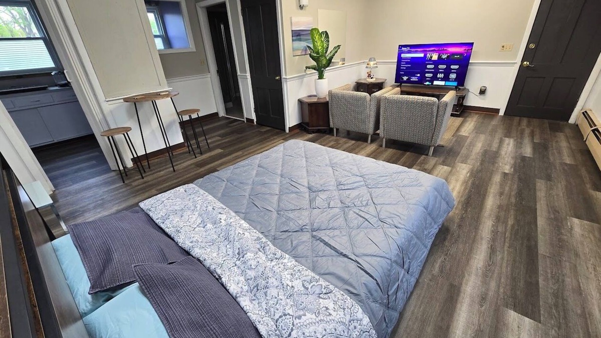 East Hartford Apartment | Urban Oasis