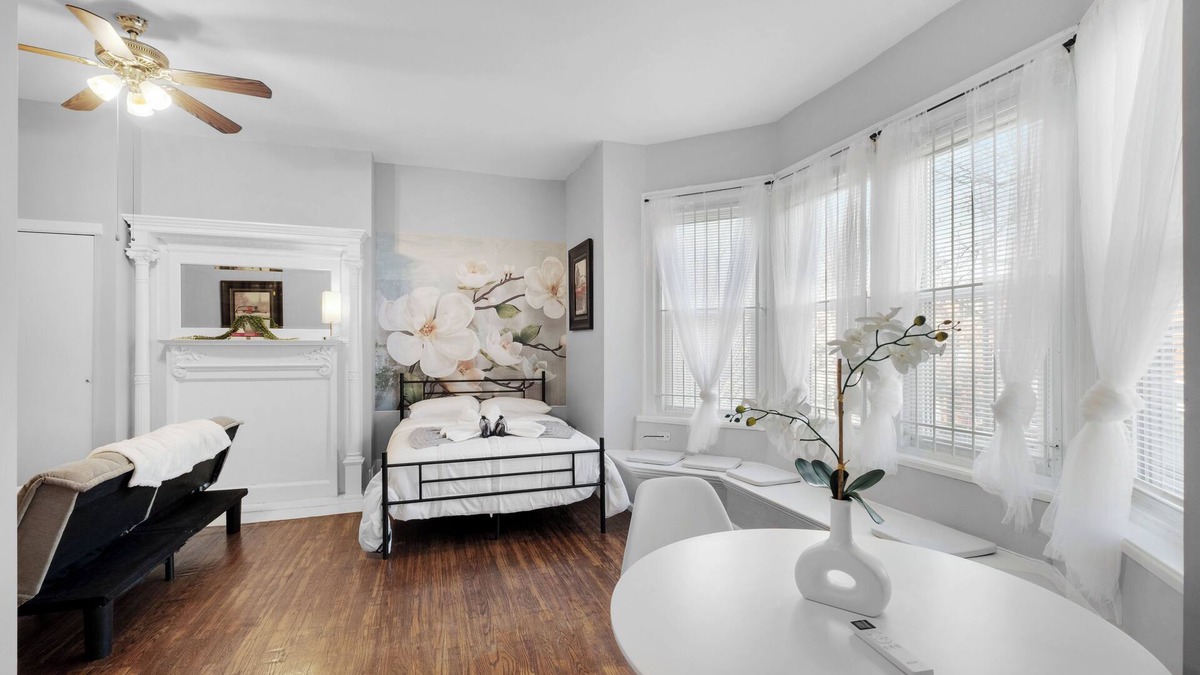 Spruce Hill Apartment | Urban quaint flat @UPenn