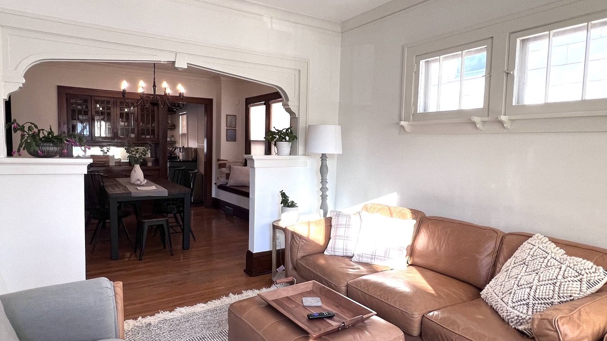 Midway House | Urban Retreat- Entire House. King beds. Central location.