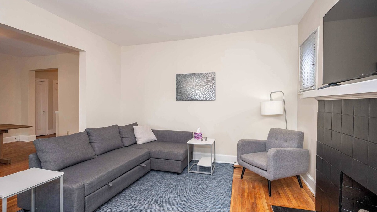 Walnut Hills Apartment | Urban Retreat – Walnut Hills!