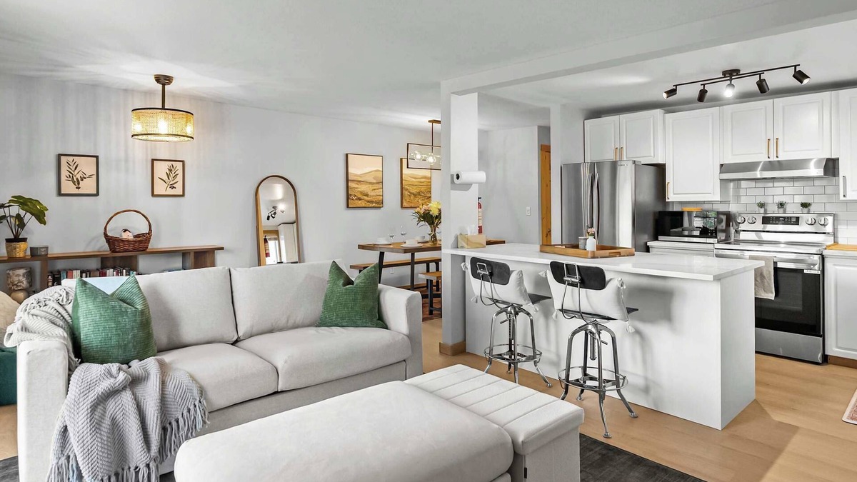 Inglewood House | Urban Sanctuary | Chic 2BR Inglewood Stay w/Yard