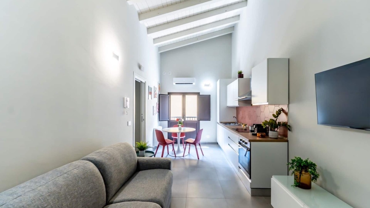 Monte Po-Nesima-San Leone-Rapisardi Apartment | Urban Space - Entire Apt. Catania near Metro Fontana/Hospital Garibaldi
