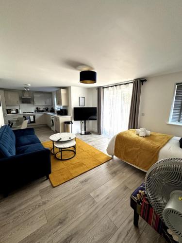 Woking Apartment | Urban Stay 5 Guests Free Parking