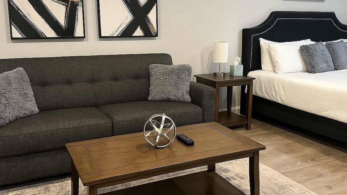 Lake View East Apartment | Urban Studio Hideaway