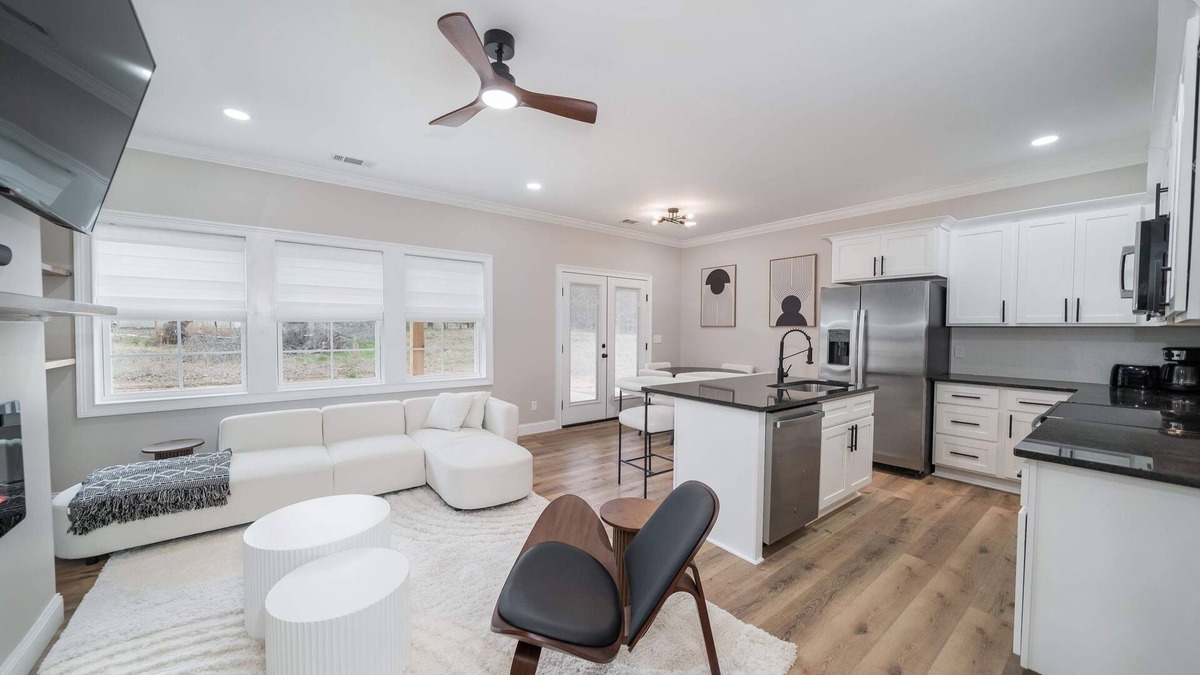 Iuka House | Urban Stylish Escape to Pickwick Lake