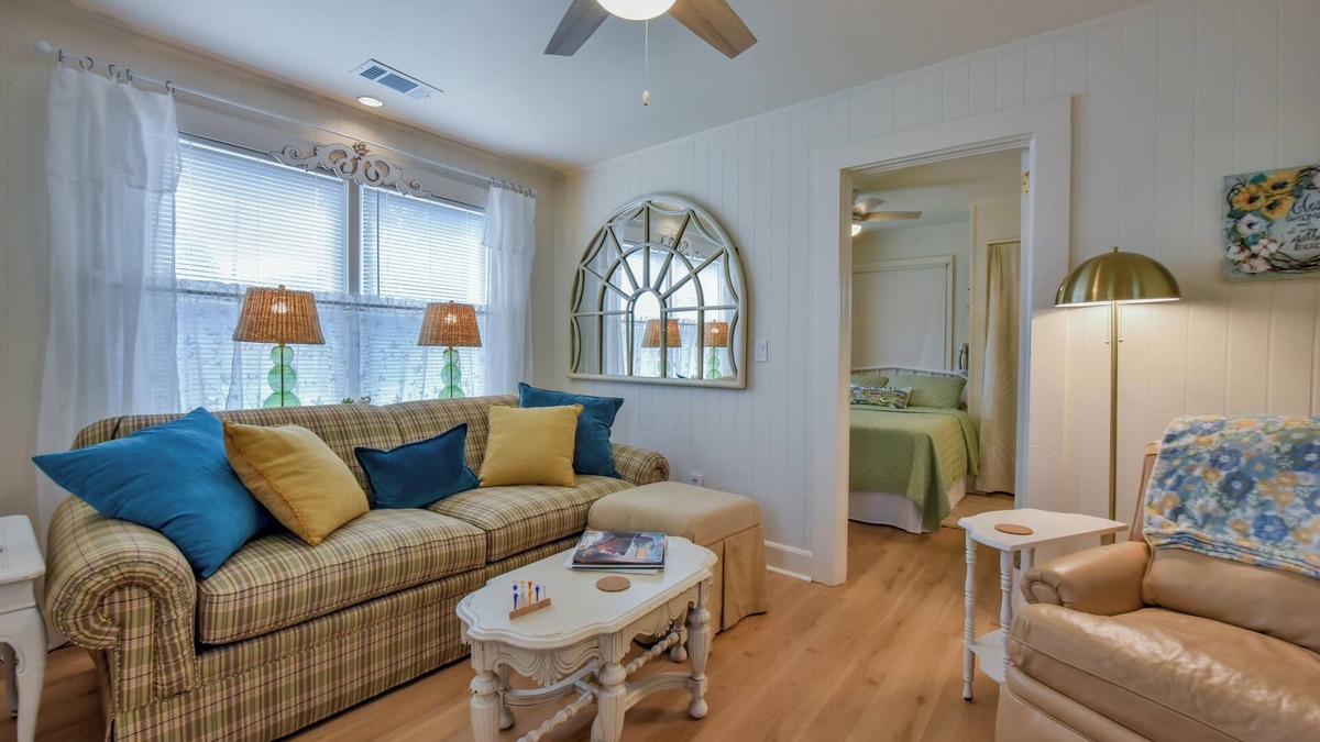 Forest Lake Cottage | Urban Treetop Cottage - Book for Football Season and more!