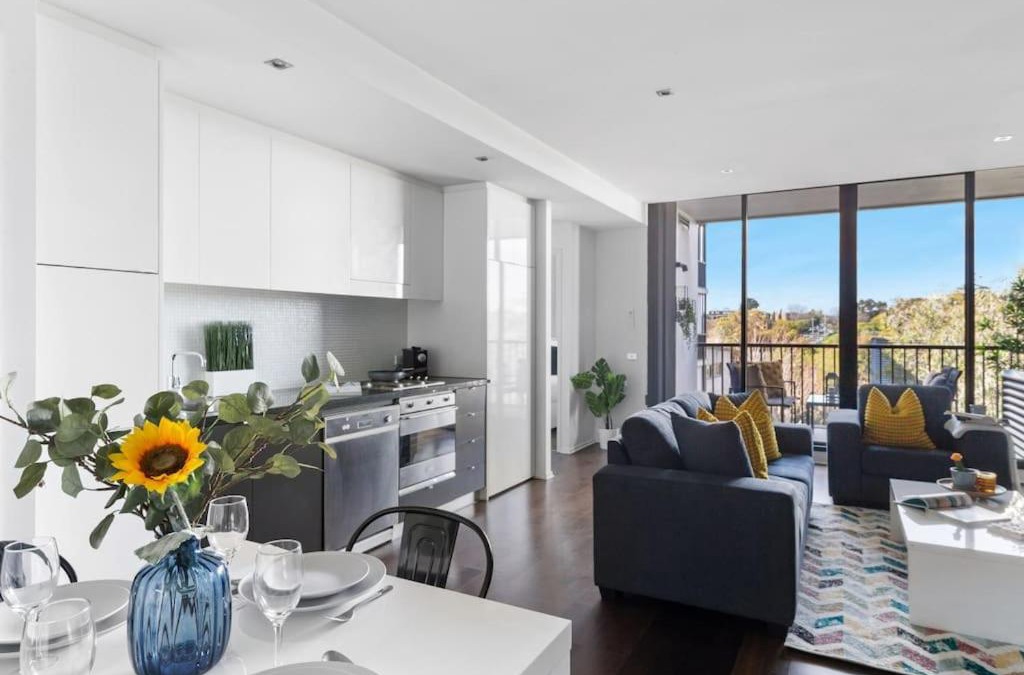 Richmond North Apartment | Urban Uptown: Stylish Richmond